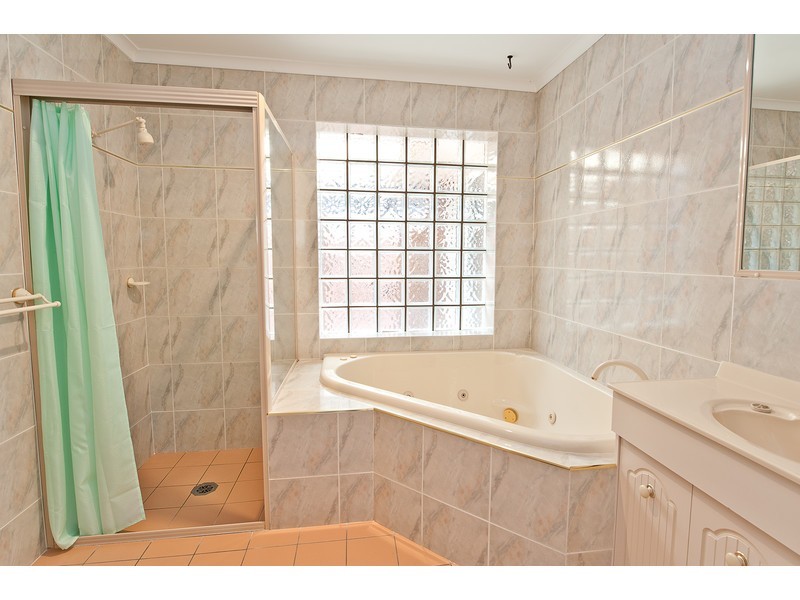 454 Schaefer Street, Lavington NSW 2641