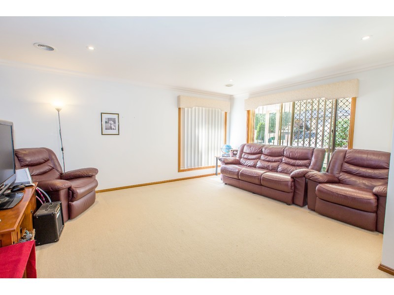 17 Dumbrell Circuit, Glenroy NSW 2640