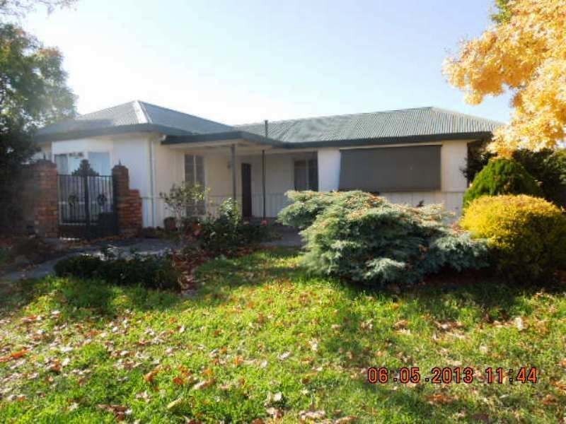 456 Hall Avenue, Lavington NSW 2641
