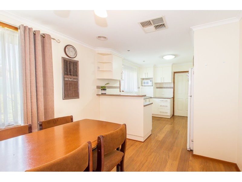 384 Elton Court, Lavington NSW 2641