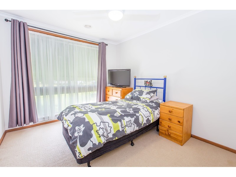 384 Elton Court, Lavington NSW 2641