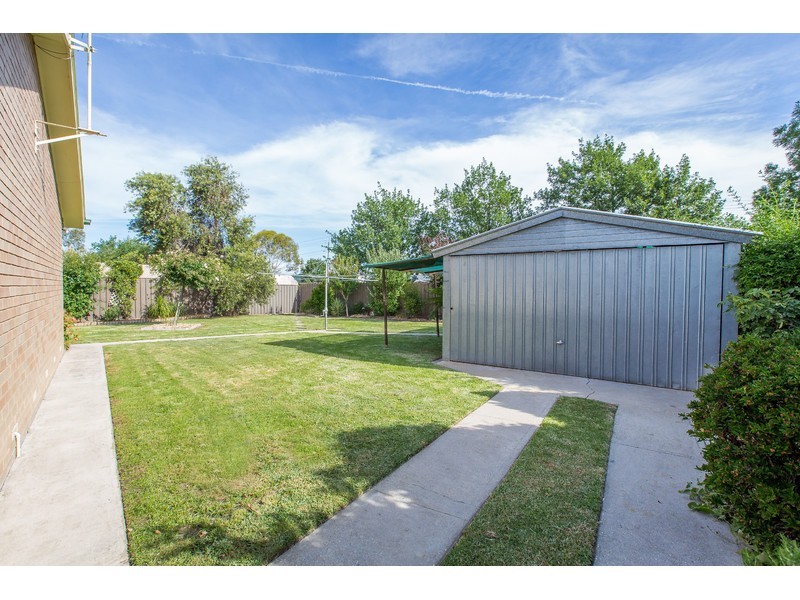 329 Haines Court, Lavington NSW 2641