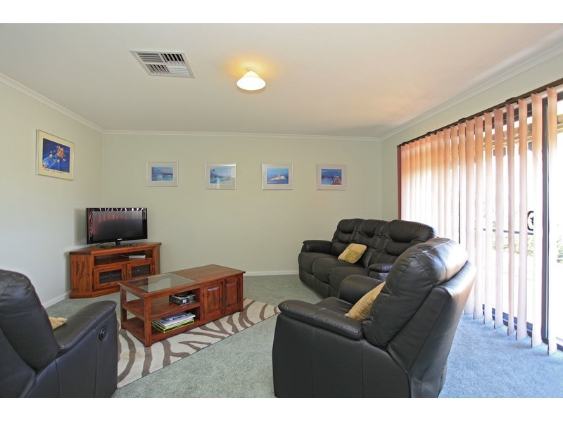 6 Hurworth Court, West Albury NSW 2640