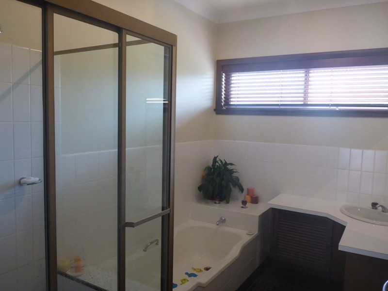 392 Woodstock Ct, East Albury NSW 2640