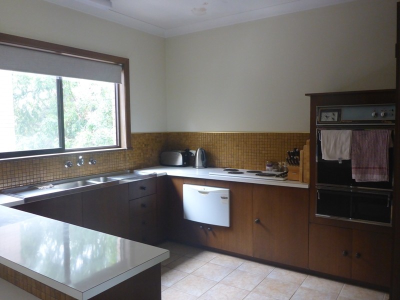 392 Woodstock Ct, East Albury NSW 2640