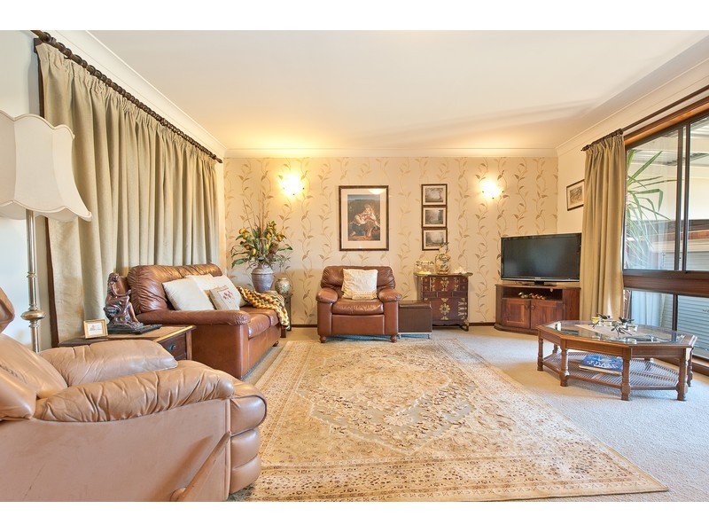 303 Desmond Street, Lavington NSW 2641