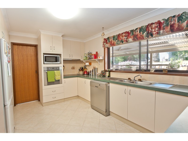 303 Desmond Street, Lavington NSW 2641