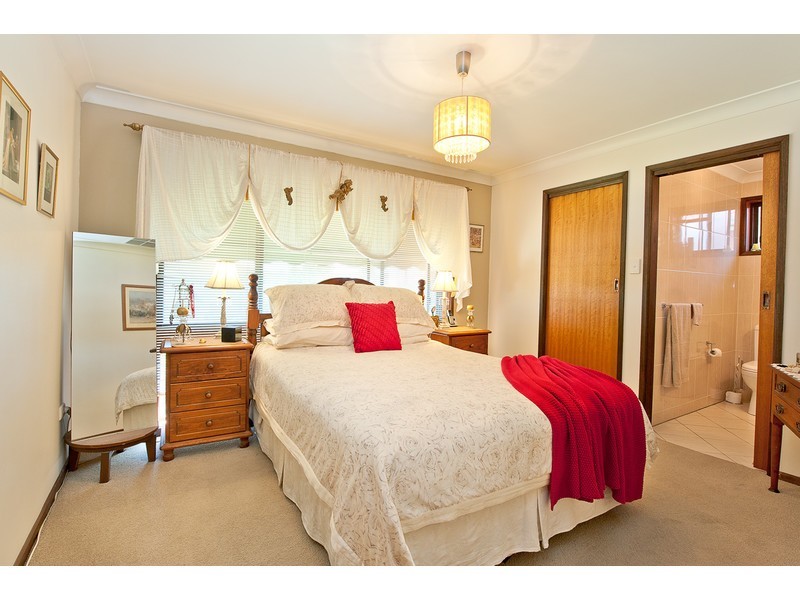 303 Desmond Street, Lavington NSW 2641