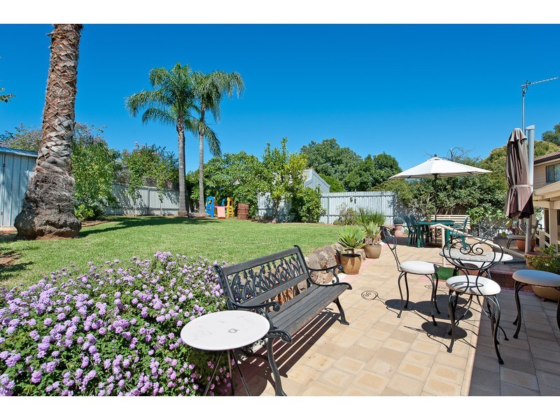 303 Desmond Street, Lavington NSW 2641