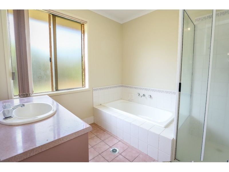 33 Hickory Street, Thurgoona NSW 2640