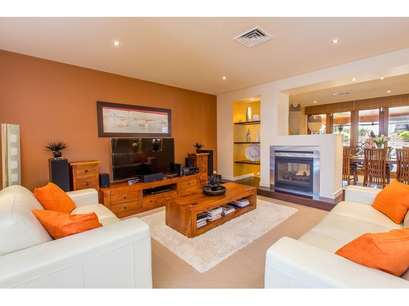 8 Ash Grove, Thurgoona NSW 2640