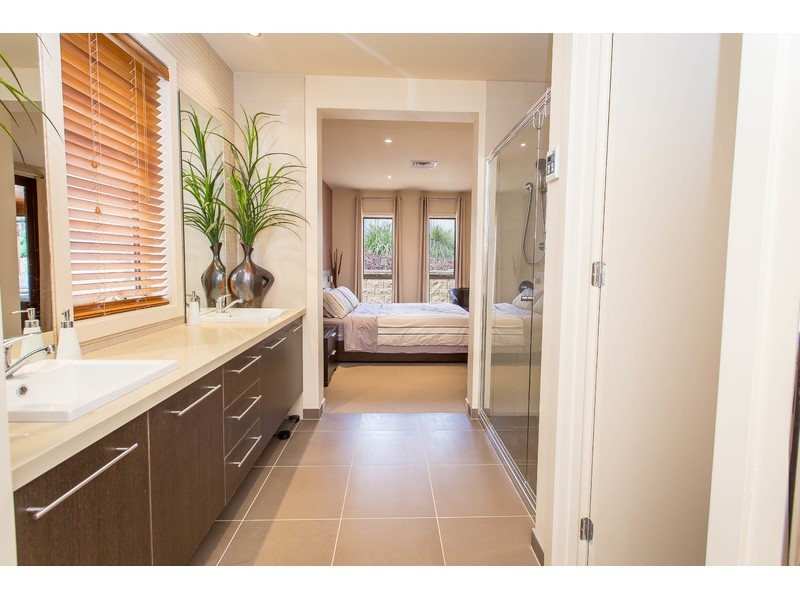 8 Ash Grove, Thurgoona NSW 2640