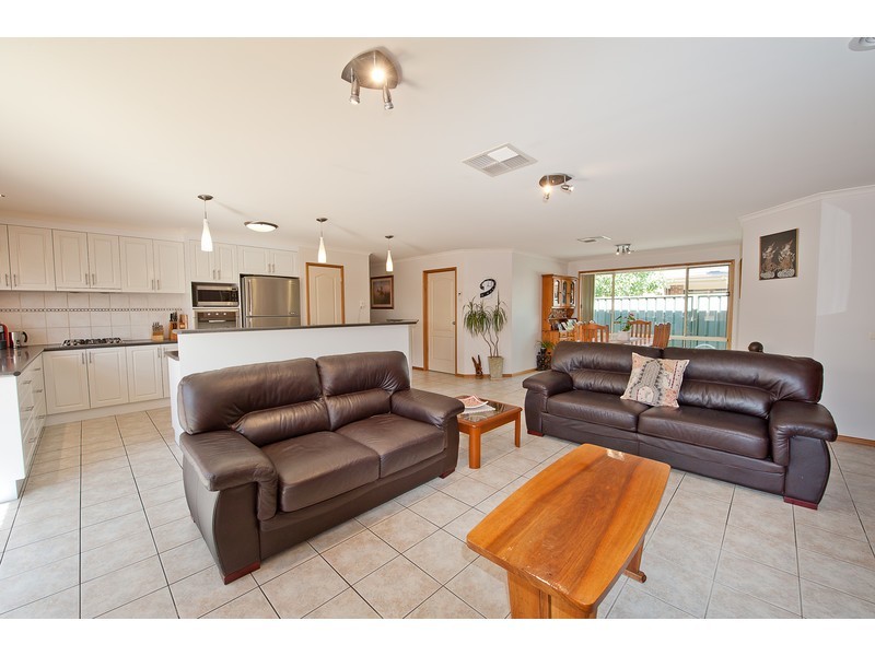 5 Jarrah Court, East Albury NSW 2640