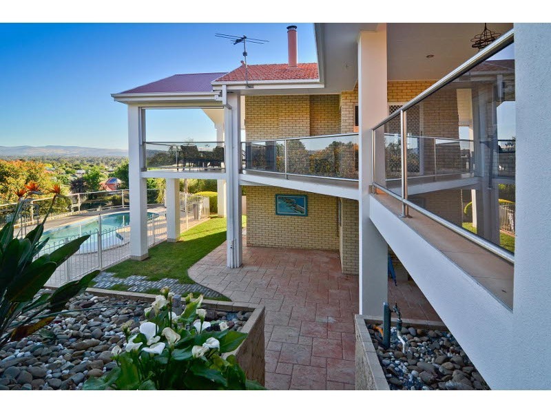 16 Hurworth Ct, West Albury NSW 2640