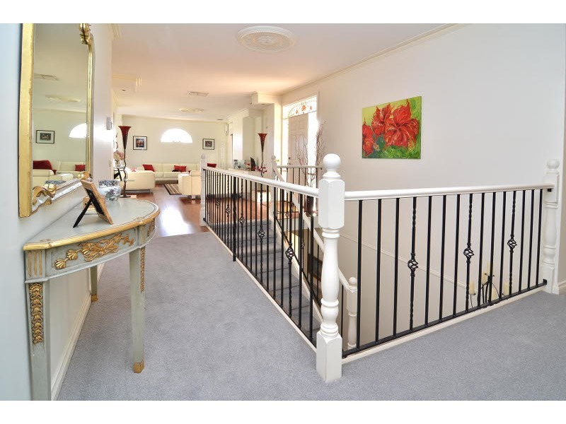 16 Hurworth Ct, West Albury NSW 2640