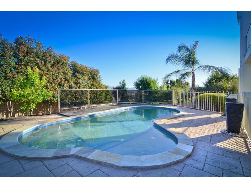 16 Hurworth Ct, West Albury NSW 2640