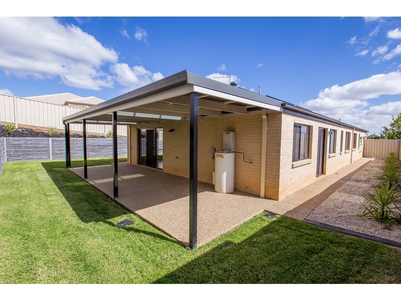 27 Victoria Cross Parade, Wodonga VIC 3690