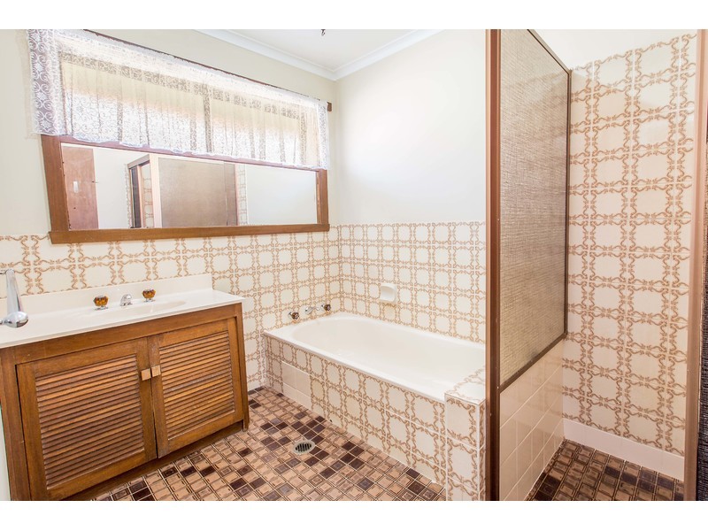 397 Elton Court, Lavington NSW 2641