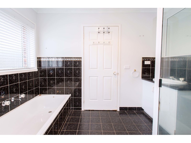 16 Flax Street, Baranduda VIC 3691