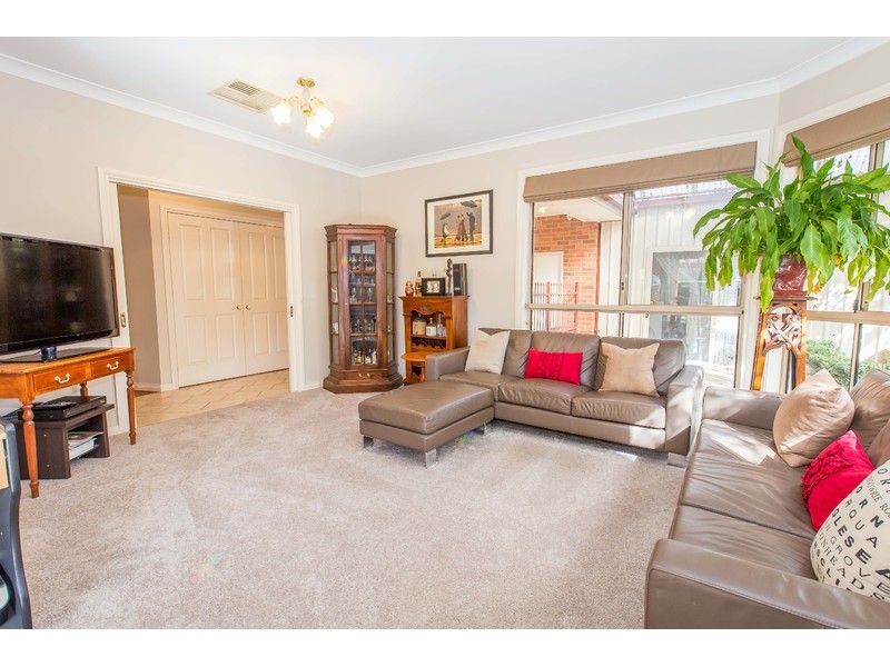 7 Prujoy Place, West Albury NSW 2640