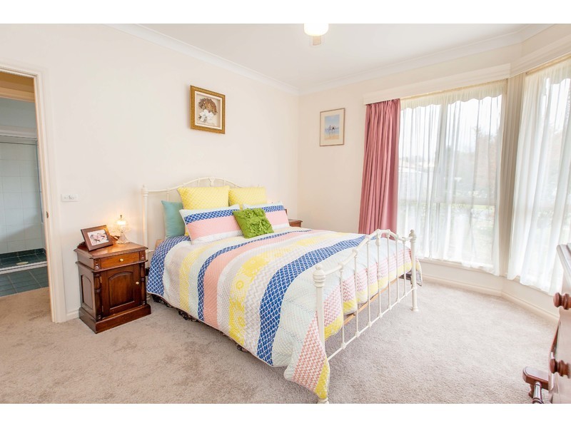 7 Prujoy Place, West Albury NSW 2640