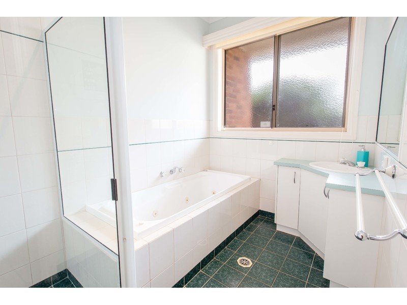 7 Prujoy Place, West Albury NSW 2640