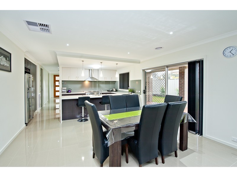 11 Oxford Drive, Thurgoona NSW 2640