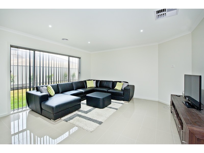 11 Oxford Drive, Thurgoona NSW 2640