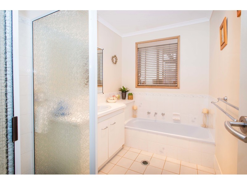 14 Decora Place, Thurgoona NSW 2640