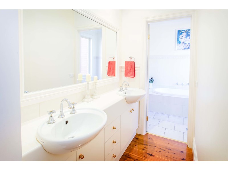 24 Winnell Court, Thurgoona NSW 2640