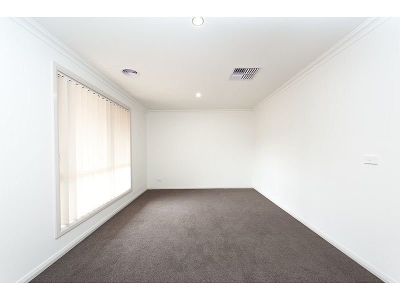 99 Lawson Circuit, Lavington NSW 2641