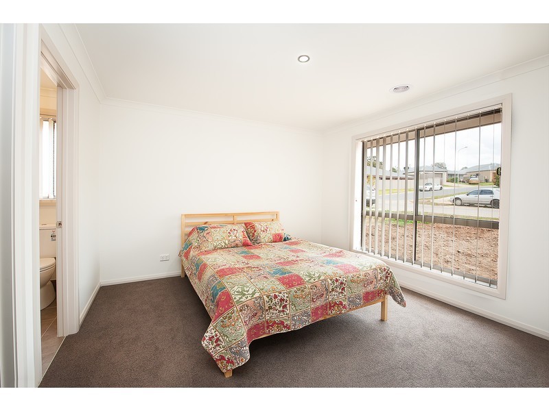 99 Lawson Circuit, Lavington NSW 2641