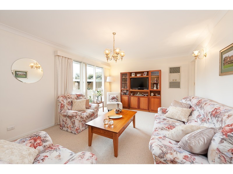 573 Spurrway Drive, West Albury NSW 2640