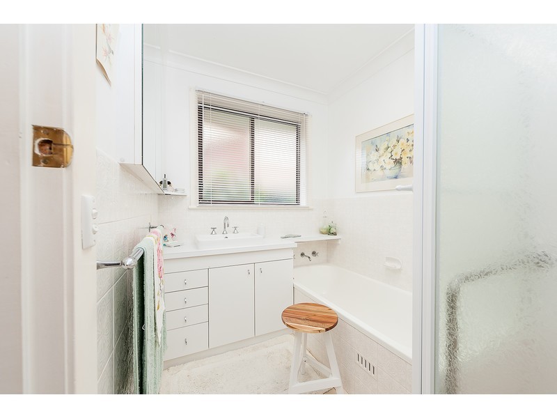 573 Spurrway Drive, West Albury NSW 2640