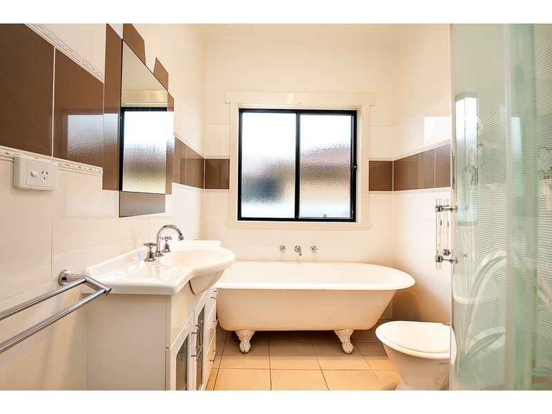 413 McDonald Road, Lavington NSW 2641
