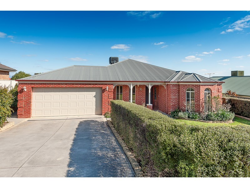 15 Honeysuckle Street, Thurgoona NSW 2640