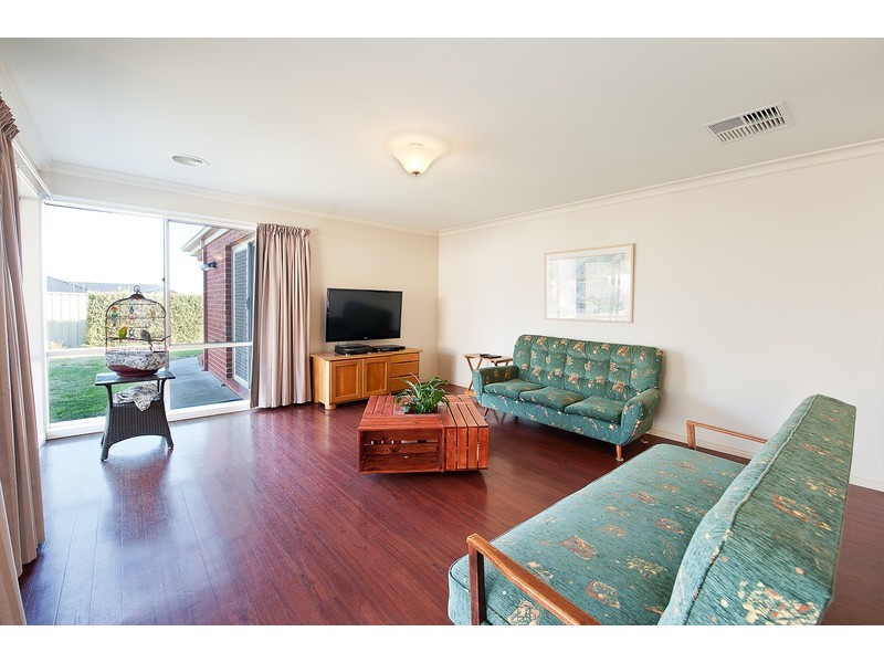 15 Honeysuckle Street, Thurgoona NSW 2640