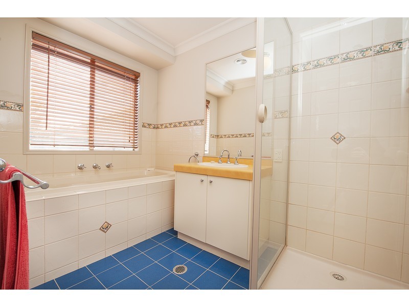 15 Honeysuckle Street, Thurgoona NSW 2640