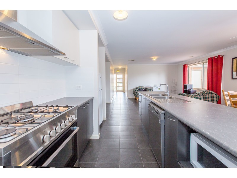 17 Oxford Drive, Thurgoona NSW 2640