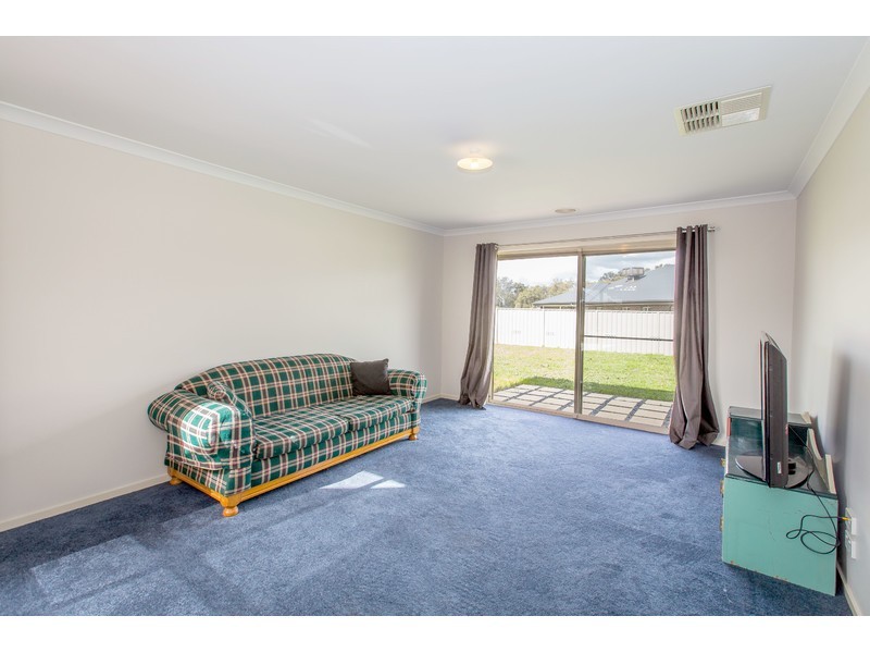 17 Oxford Drive, Thurgoona NSW 2640