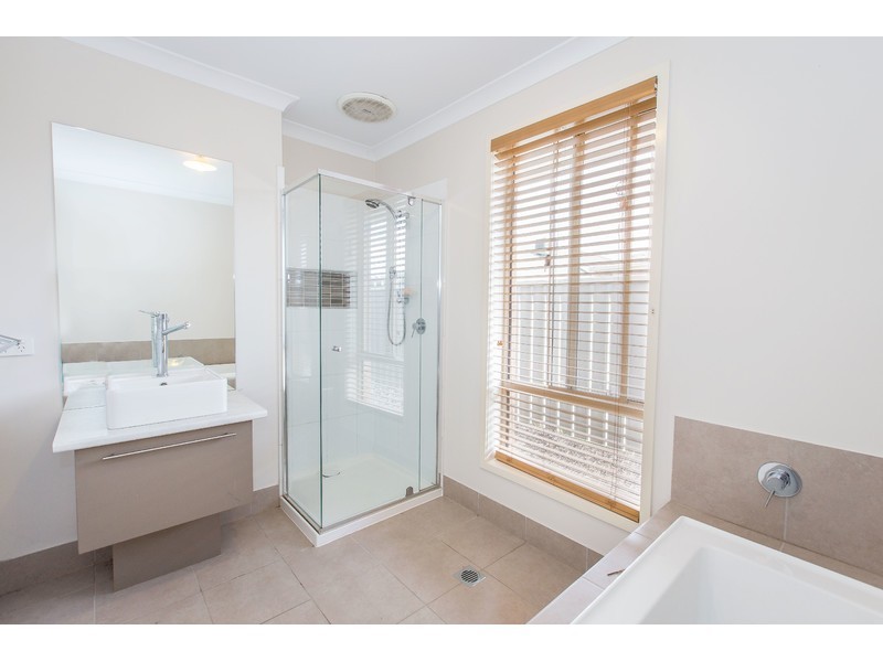 17 Oxford Drive, Thurgoona NSW 2640