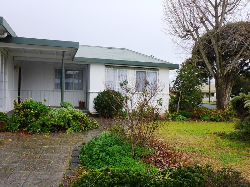 456 Hall Avenue, Lavington NSW 2641