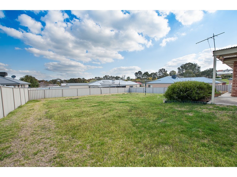 7 Banksia Street, West Albury NSW 2640