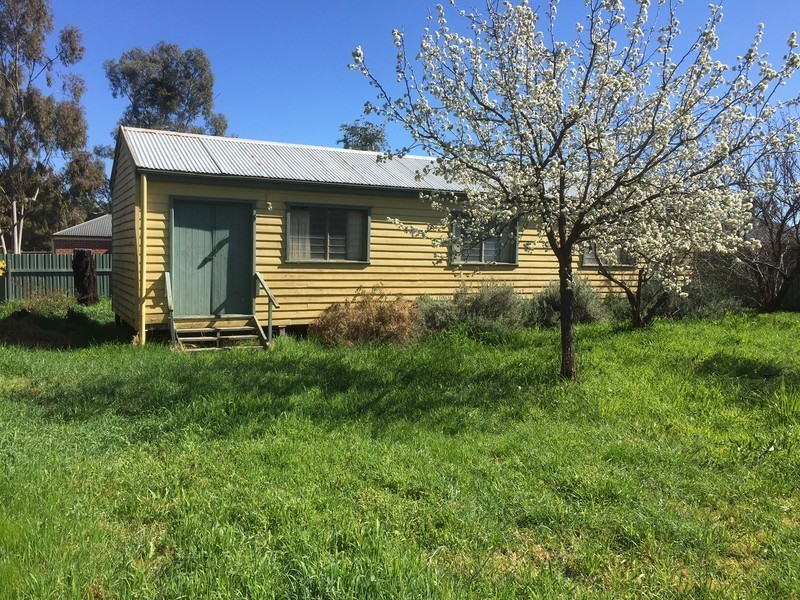 131 Hammer Street, Howlong NSW 2643