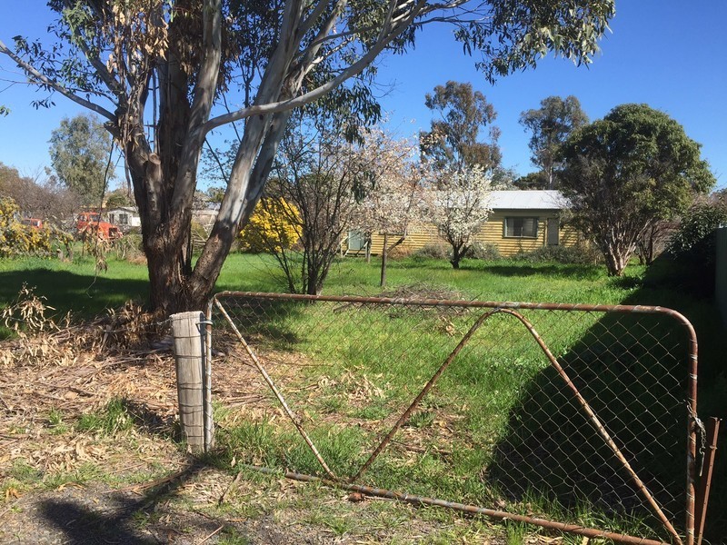 131 Hammer Street, Howlong NSW 2643