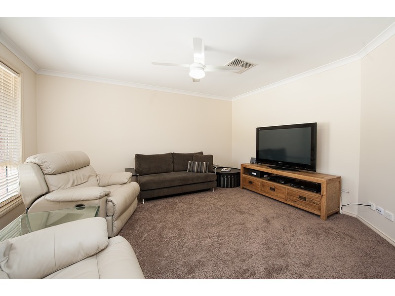 18 Orchard Way, Lavington NSW 2641