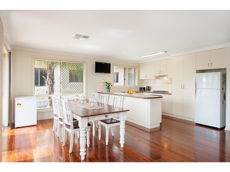 18 Orchard Way, Lavington NSW 2641