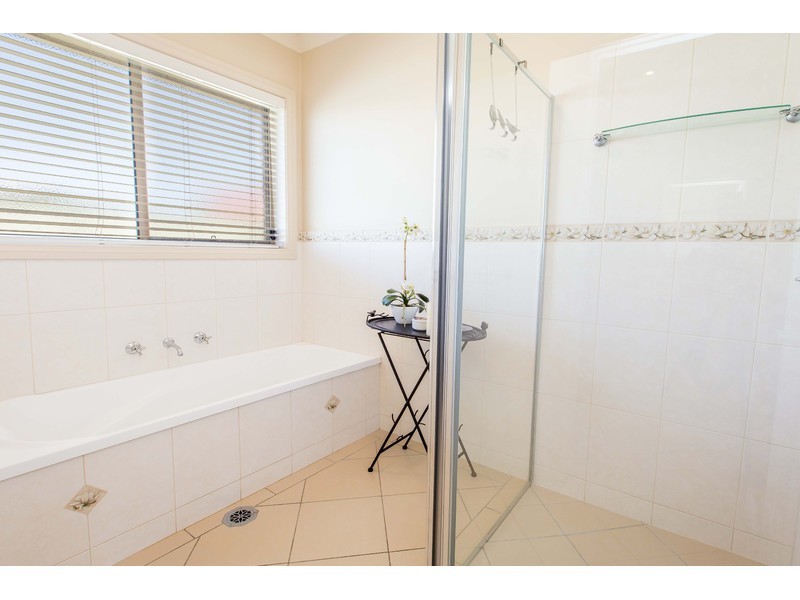 111 Rivergum Drive, East Albury NSW 2640