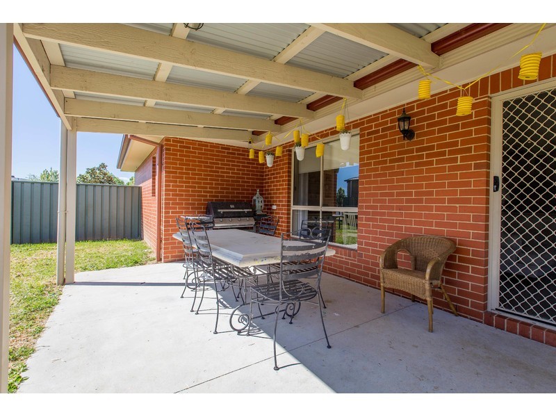 111 Rivergum Drive, East Albury NSW 2640
