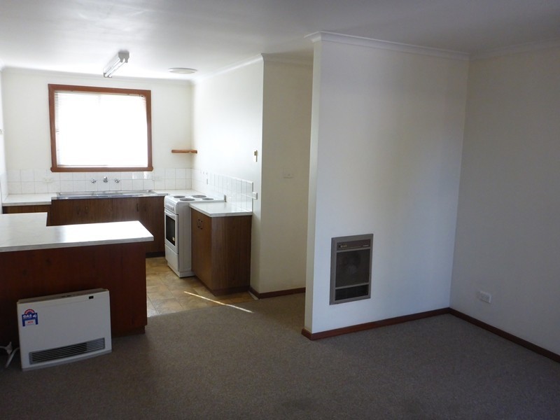 2/566 Greyfern Street, Lavington NSW 2641